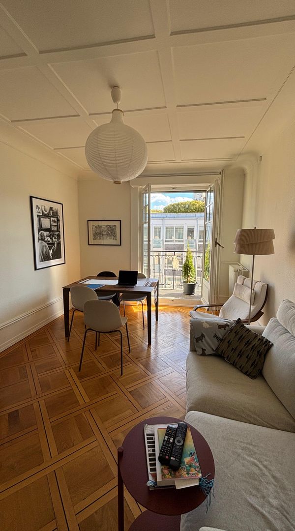 Appartement élégant et lumineux avec balcon, dans un immeuble de charme à deux pas du lac