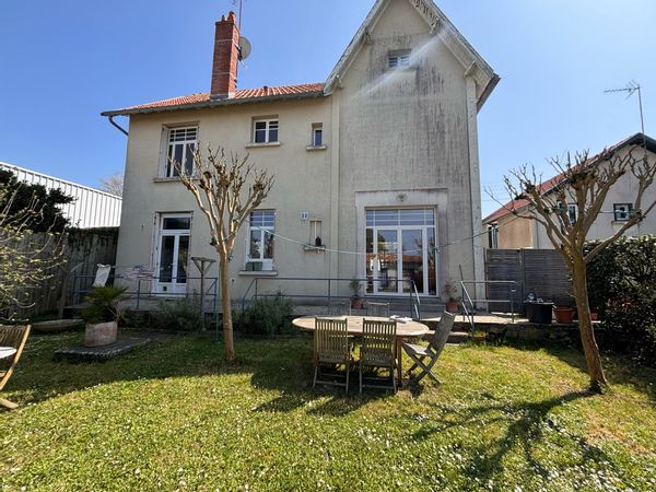 Charmante maison avec jardin et piscine