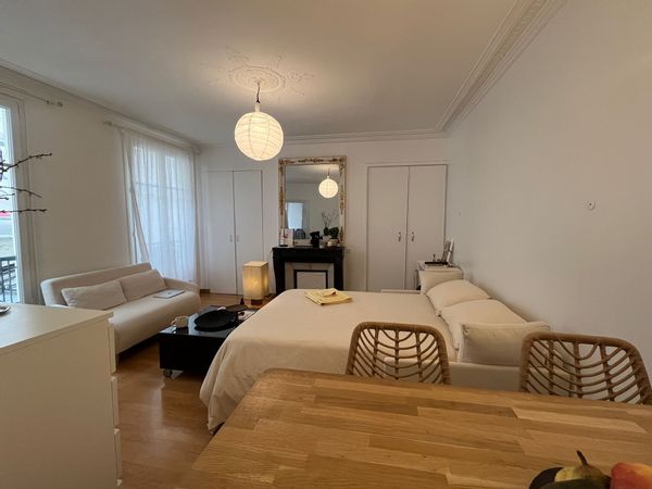 Bright Paris studio near Rue des Martyrs - 9 Arrondissement