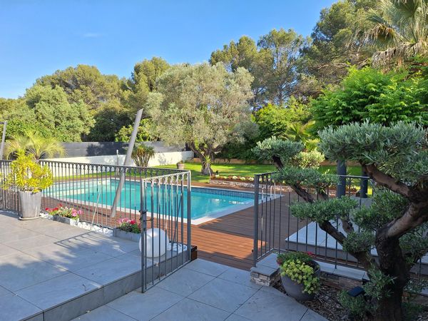 Maison avec piscine et jardin arboré à côté de MONTPELLIER