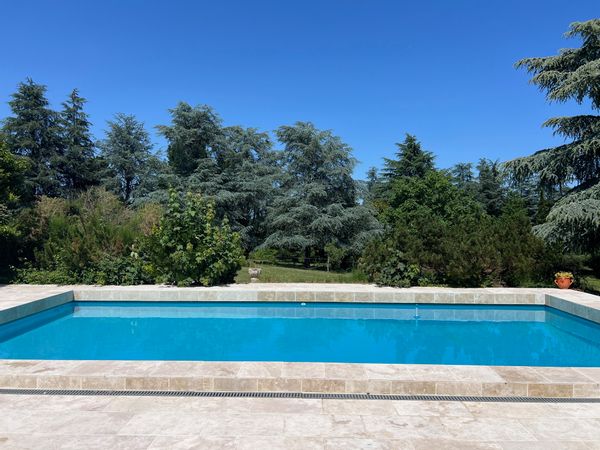 Toute proche de Bordeaux, grande villa + piscine, parc arboré au calme disponible du 8 au 22/08/26.