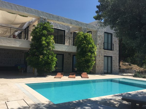 Maison moderne en pierres