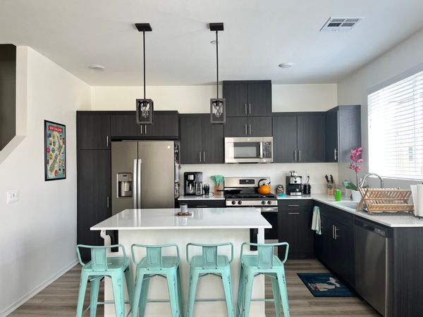 Bright & Modern Townhouse Near Mexican Border