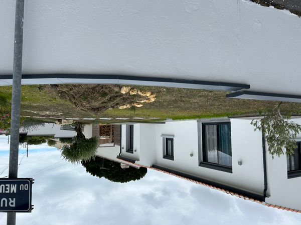 La maison de Rodolphe se trouve de toutes commodités à 1 km de la mer et du centre .. Agréable à vivre fonctionnelle et conviviale.. familiale.