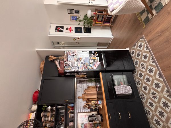 Joli appartement dans un environnement calme situé en proche banlieue parisienne.