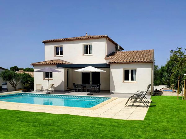 Maison chaleureuse entre garrigue et Méditerranée
