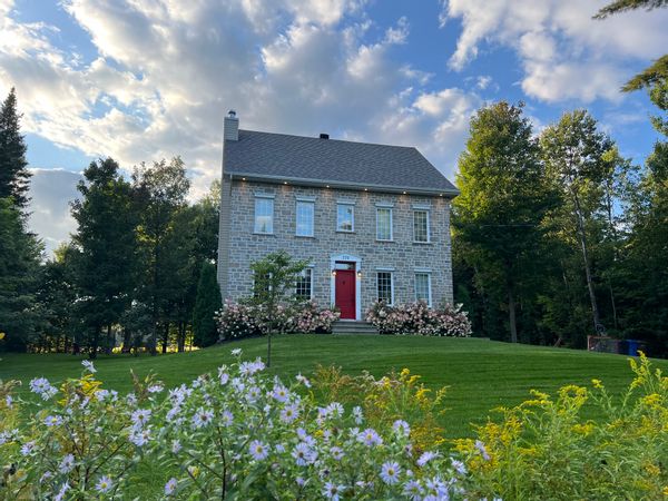 Maison de campagne paisible et confo, vue sur champ, couchers de soleil, spa, BBQ, 3 chambres