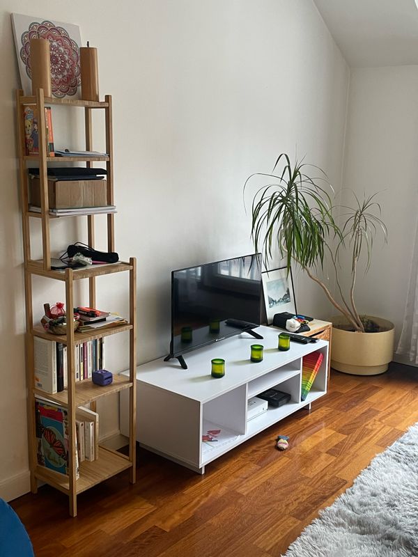 Versailles Appartement de deux pièces, 54m2. Commerces au pied de la résidence.