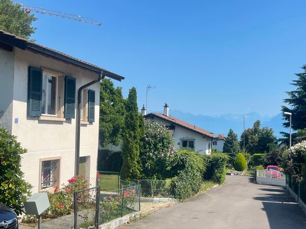 Detached villa with garden and greenery, terrace situated on a private lane