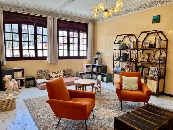 Villa dans un quartier calme d'Agadir, grands volumes, 4 chambres, petit jardin.