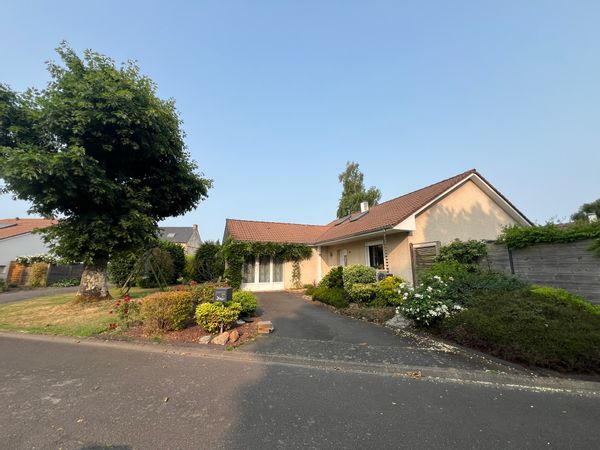 Maison de village, jardin très agréable, à 3 km du centre-ville du Mans