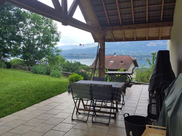 Maison avec vue lac et montagne