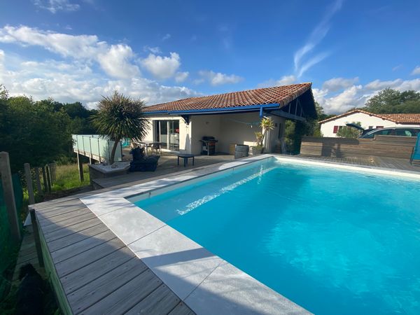 Maison de campagne au calme avec piscine chauffée, près de Biarritz