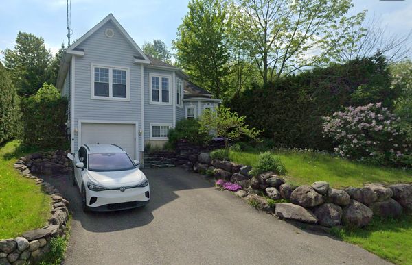La coquette maison de Céline et François est située au coeur de la ville de Magog