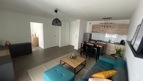 Bel appartement dans un immeuble de standing au pied du métro