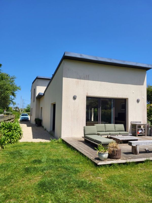 Maison moderne, lumineuse donnant directement sur le GR 34