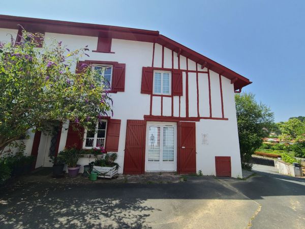 Petite maison toutes commodités au calme