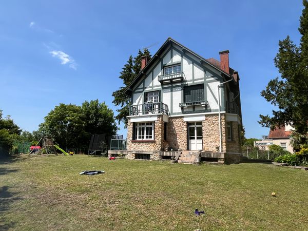 Grande maison familiale au vert, proche de Paris