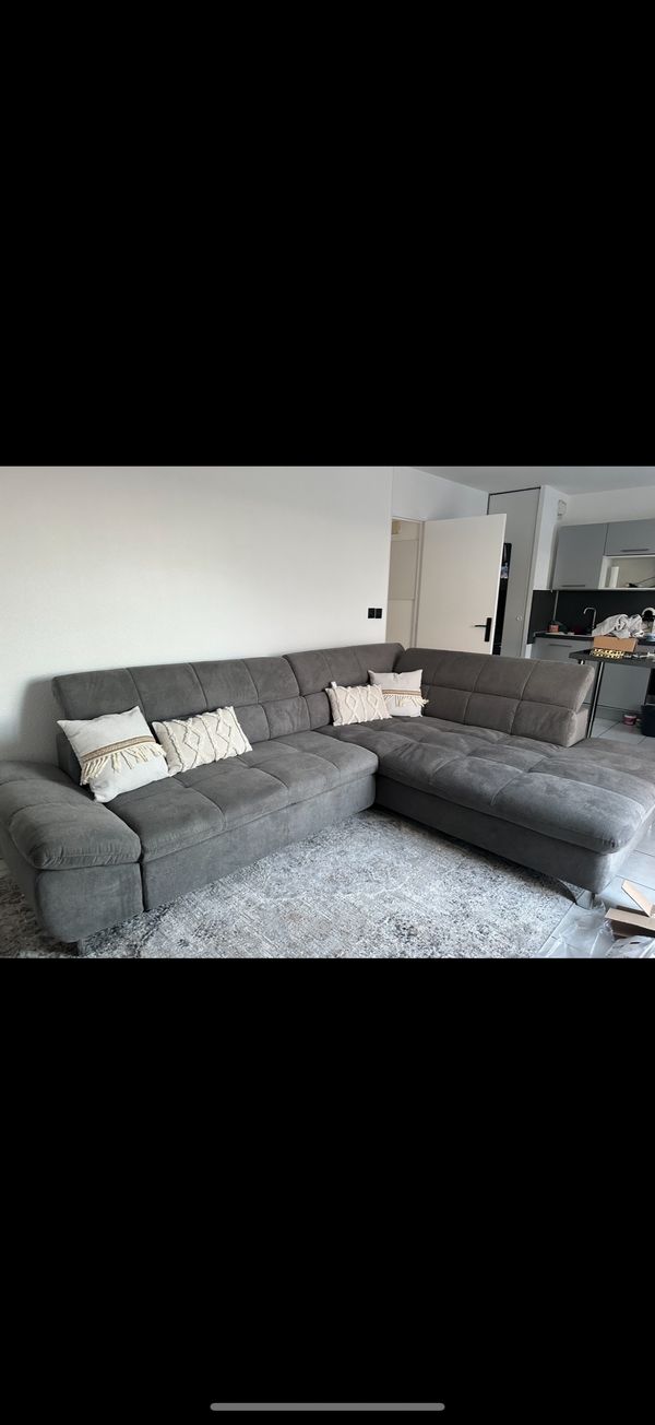 Appart 58m² avec piscine, balcon, lit King Size et 2 parkings privés. Animaux bienvenus !