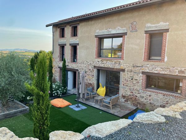 belle maison spacieuse  , grange rénovée en gardant son authenticité