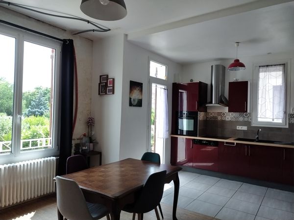 Maison de ville dans quartier calme, près de la gare