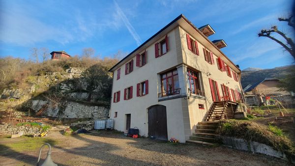 Duplex cosy entre lac et montagnes au pied des Bauges pour une escale bucolique