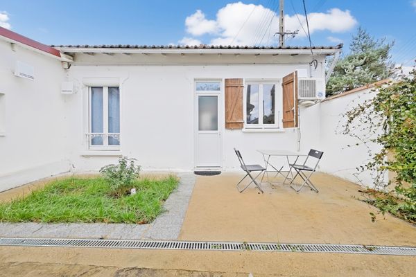 Studio avec terrasse proche de la forêt et des sites touristiques d'île de France. Voiture et vélos.