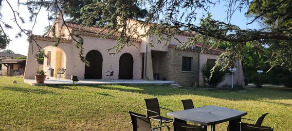 Belle maison au calme, dans les petits bois de Montélier.