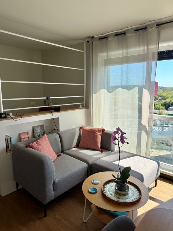 Petit studio situé à Labège dans une résidence avec ascenseur.
