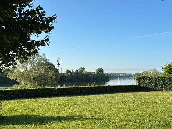 Grande maison en bord de Saône, jardin clos de 6000m2