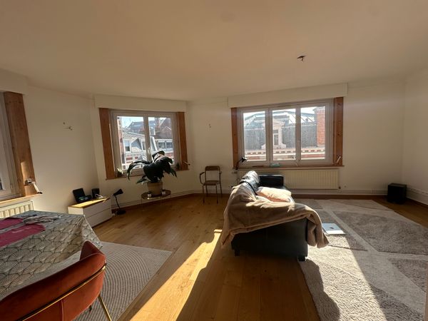Apt de 3 chambres dans un quartier calme, idéal pour famille souhaitant visiter la région.