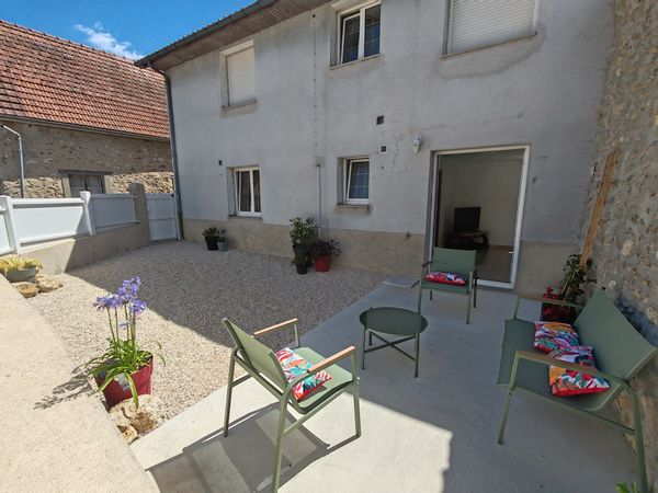Chez Mado. Maison dans un village paisible au coeur de la Vallée de la Marne.