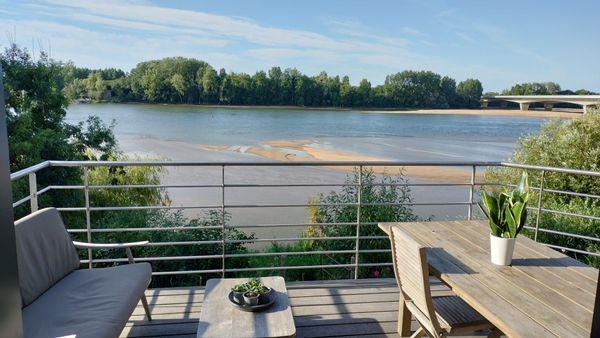 Maison avec jardin en bord de Loire près d'Angers avec une vue extra sur le fleuve (et accès direct)