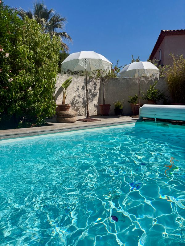 Jolie maison avec piscine et charmant jardin