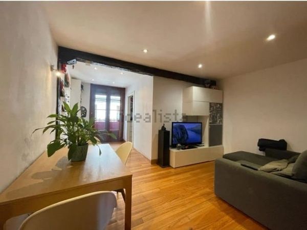 Charmant appartement avec balcons, au calme à deux pas du Casco Viejo