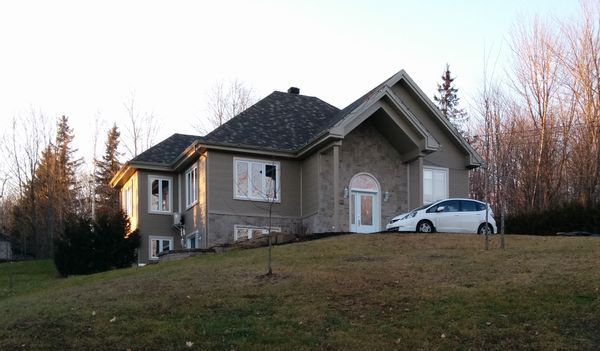 Grande maison 3 chambres au coeur de la nature et des Hautes-Laurentides.