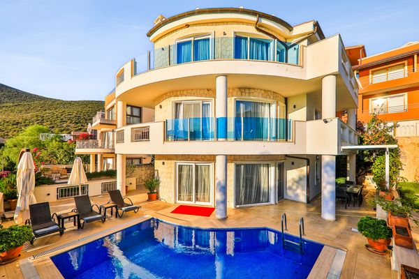 Très belle villa, 4 chambres  avec une vue spectaculaire sur la baie de Kalamar et ses îles