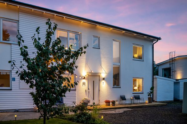 Charmante maison jumelée dans un quartier paisible à 25 minutes du centre de Stockholm