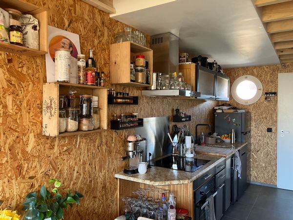 Appartement atypique, quartier calme, bien desservi à mi-chemin entre Paris et Disneyland.