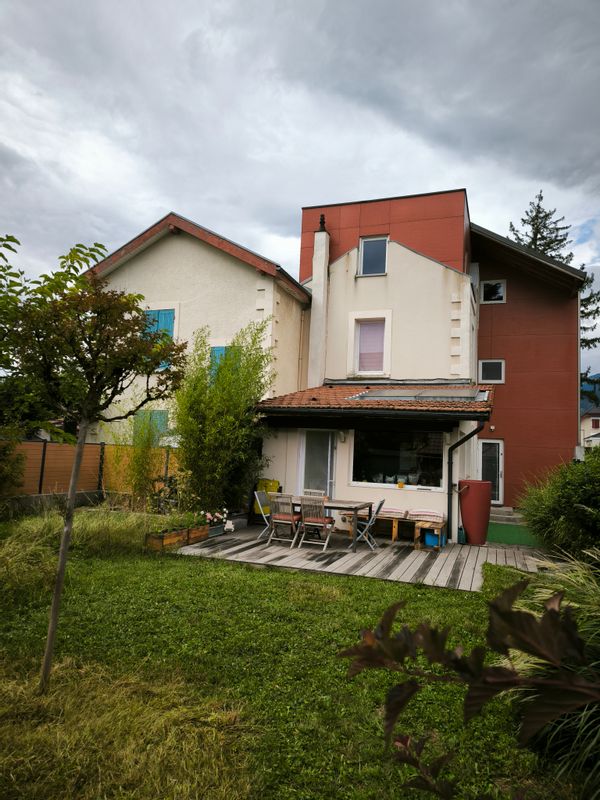 Maison lumineuse avec jardin / 4 chambres / 131m2 / SMH