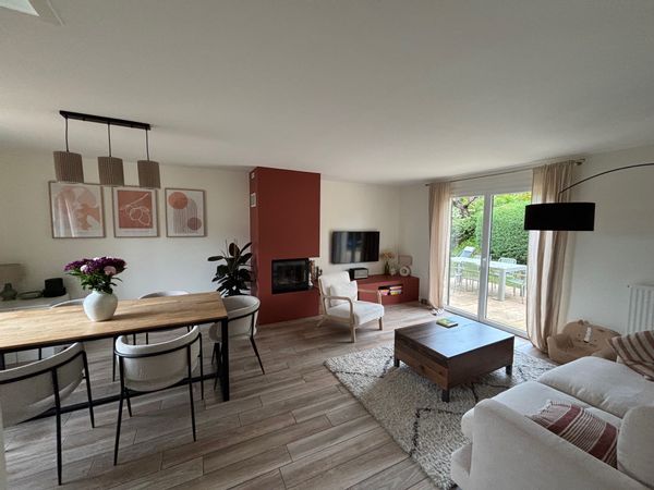 Maison moderne et calme avec piscine et potager à proximité de Lyon