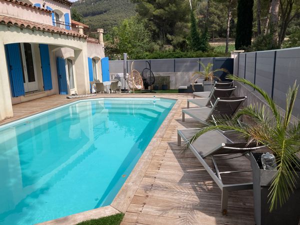 Villa contemporaine T5 avec piscine à cassis
