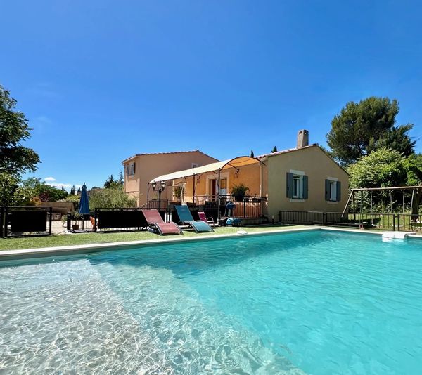 A Bedoin .Superbe villa climatisée avec piscine au pied du mont Ventoux