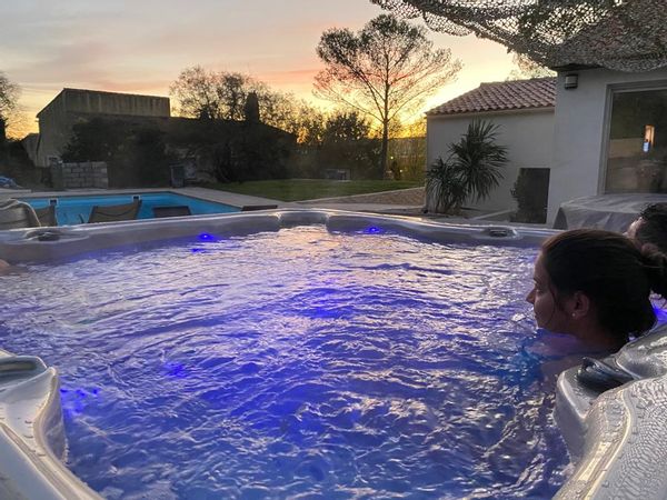 Villa moderne au calme, piscine, jacuzzi et pétanque