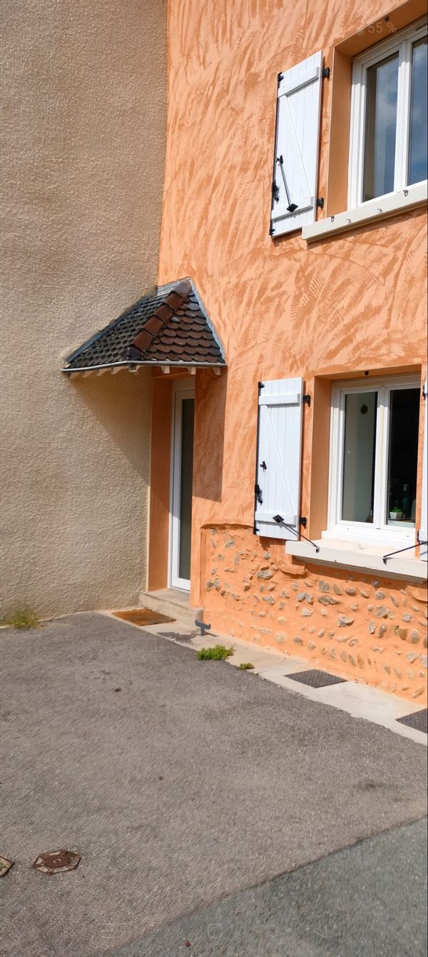 Maison au calme avec 3 chambres et petit jardinet.