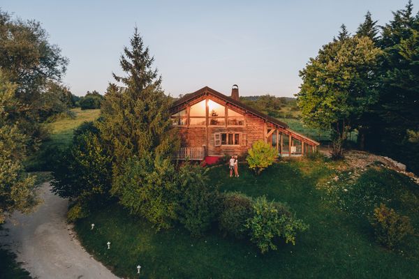 Le chalet entre lac et forêt