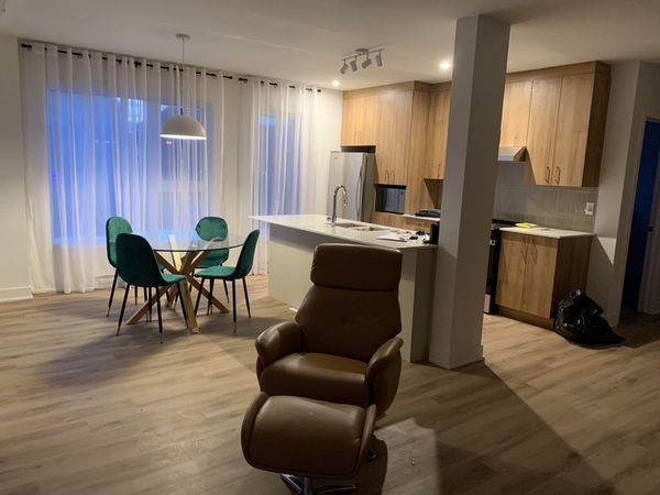 Appartement lumineux à Brossard parfait pour une escapade urbaine