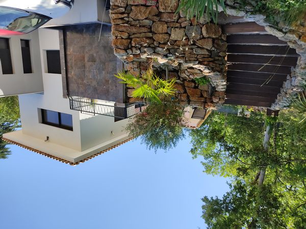 Maison moderne avec piscine au calme absolu