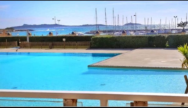 Apt neuf, vue piscine - mer