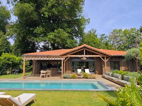 Villa bois avec piscine et jardin près de Bordeaux